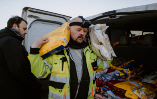 Tiernotruf in der Ukraine - Stefan Bröckling mit Futterspenden